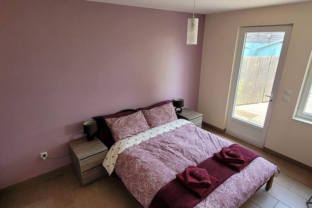 Small house 'Les Chails'. Quiet and peaceful, 45 mins from Futuroscope. in Les Forges, Deux-Sèvres