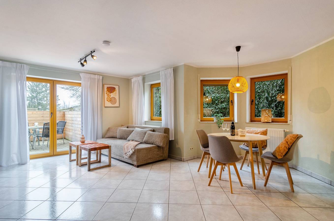 Ganze Wohnung, Ferienwohnung 'Donauliebe' mit Privatterrasse, Gemeinschaftsgarten und Wi-Fi in Sigmaringen, Region Bodensee-Oberschwaben