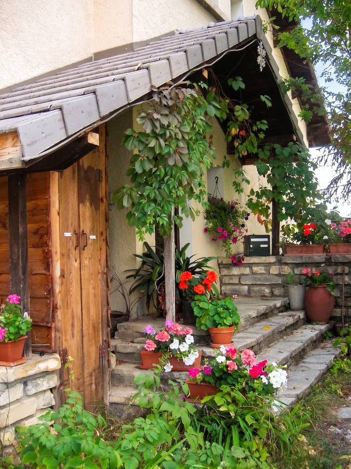 Gemütliches Ferienhaus in Saint-Léger-les-Mélèzes mit Gartenblick in Saint-Léger-les-Mélèzes, Nationalpark Écrins