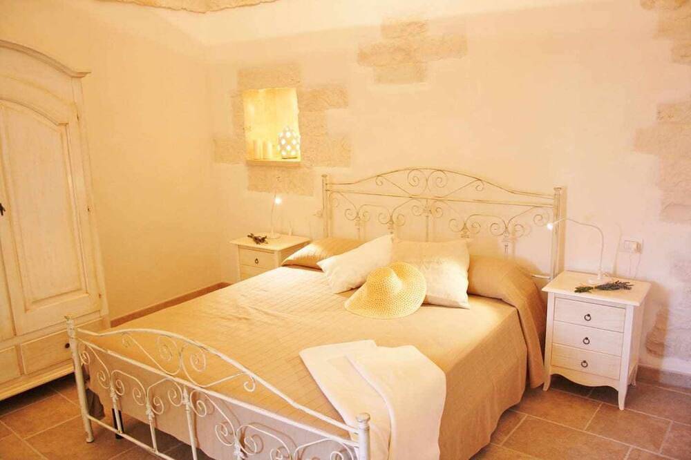 Villa Le Nacchere with exclusive pool in Calabrese, Salento