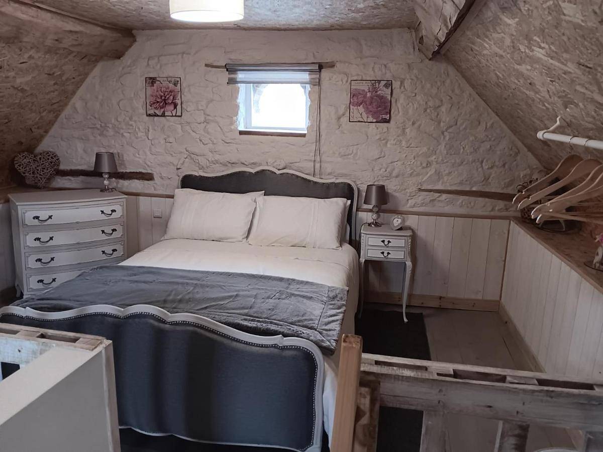 Petit Maison in Saint-Aubin-Fosse-Louvain, Mayenne