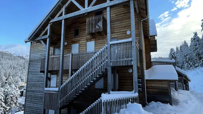 Chalet pour 9 personnes, avec Terrasse dans Le Lioran - 2