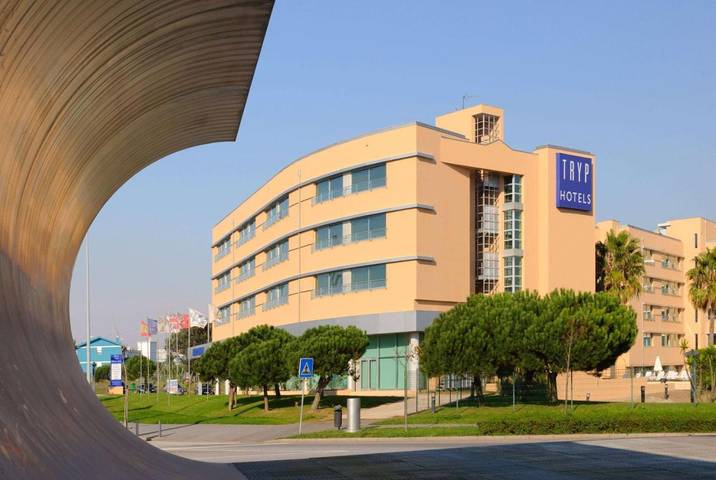 Hotel para 10 pessoas, com piscina e jardim em Leça da Palmeira