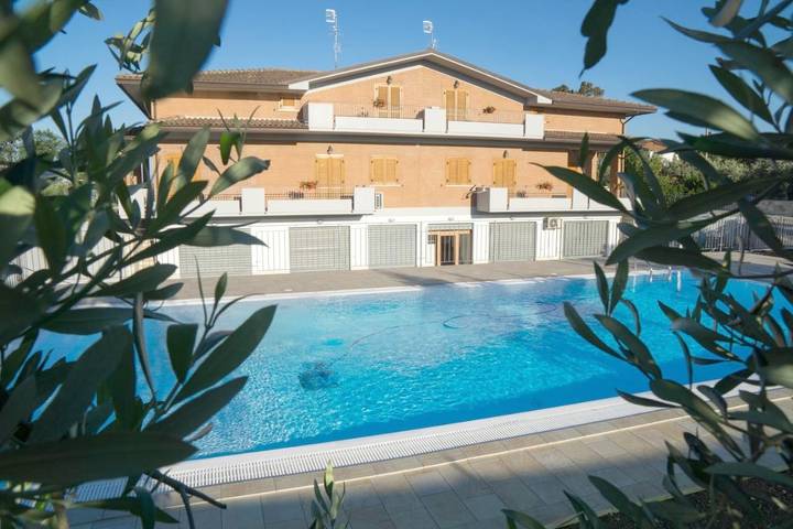 Chambre d’hôte pour 2 personnes, avec Terrasse et Jacuzzi ainsi que Jardin et Piscine