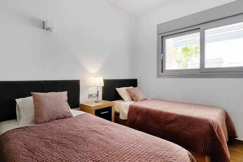 Entire apartment, Villa Amalia 31 - Ground floor with pool views in Mar Azul Torrevieja, Torrevieja