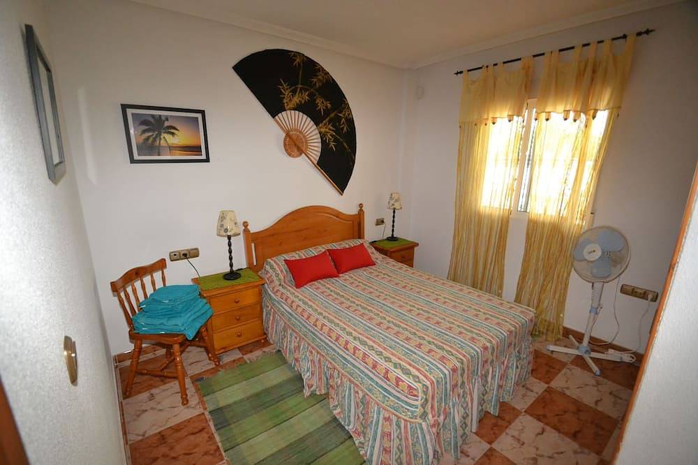 Entire apartment, Orihuela Costa with pool, 4 people, air con, Wifi, Sat-Tv, Villamartin Plaza in Panorama Golf, Orihuela