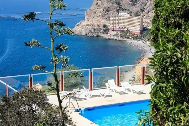 Holiday apartment for 4 people, with pool and garden as well as view - 1