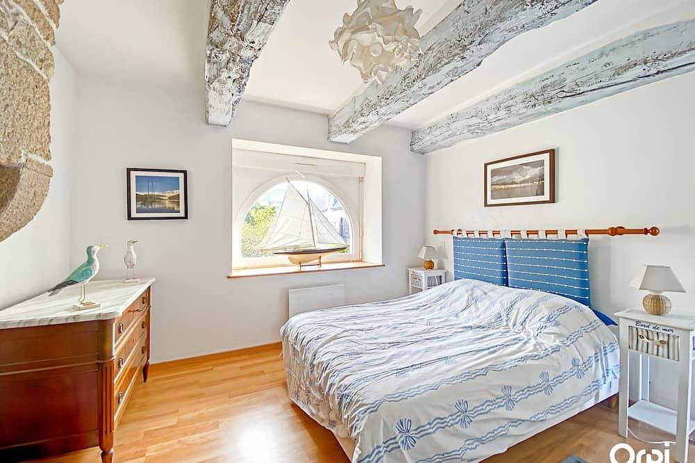 Independent Cottage in Kervignac, Sleeps 6, Peaceful Retreat, Parking in Kervignac, Côte des Mégalithes