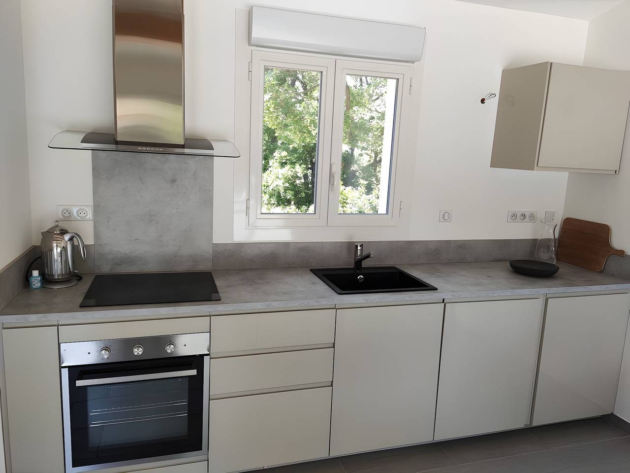Maison de vacances « La Rouveraie, 35 m² » avec vue sur la montagne, Wi-Fi et climatisation in Le Puy-Sainte-Réparade, Région d'Aix-en-Provence