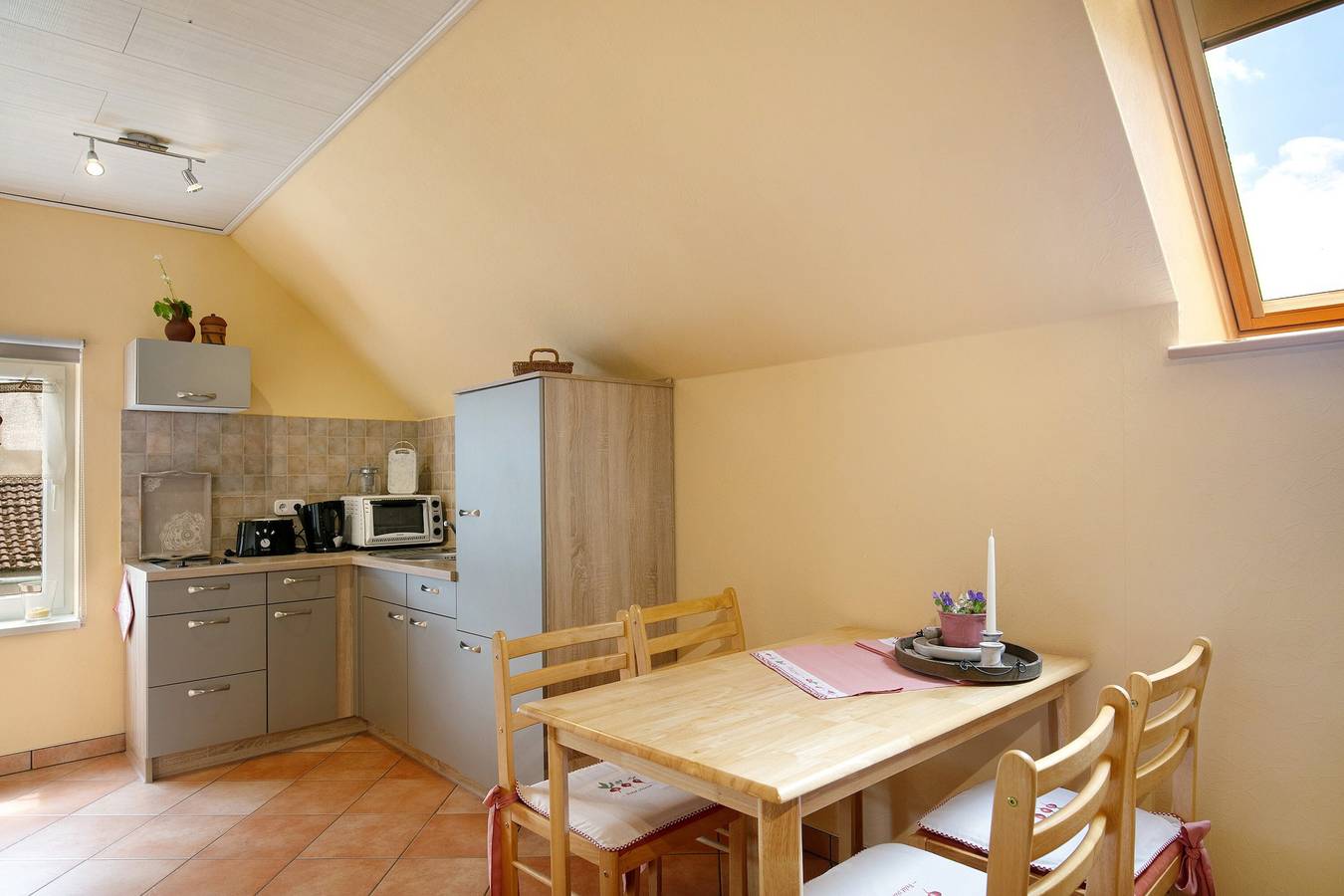 Apartamento entero, Apartamento 'Fewo 2' con terraza privada, jardín privado y Wi-Fi in Friedrichswalde, Barnimerland Region