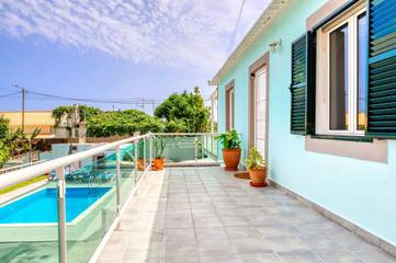 Gîte pour 2 personnes, avec vue sur l’océan ainsi que terrasse et piscine à Ponta do Sol