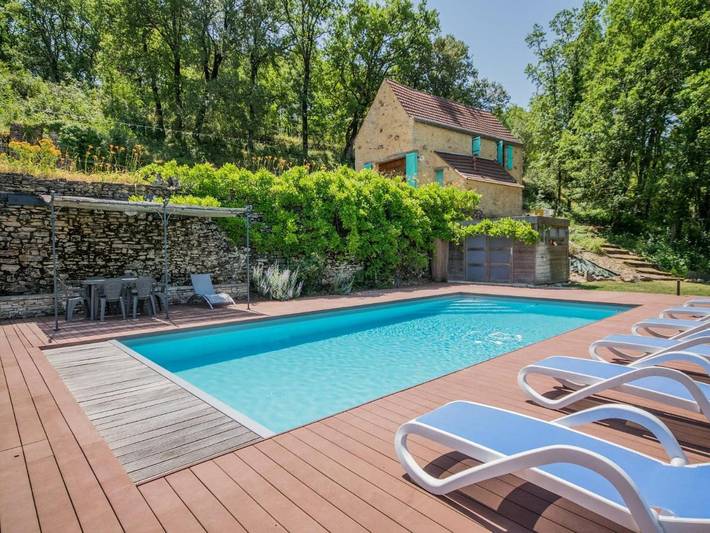 Location de vacances pour 6 personnes, avec jardin ainsi que piscine et terrasse, animaux acceptés à Lavercantière