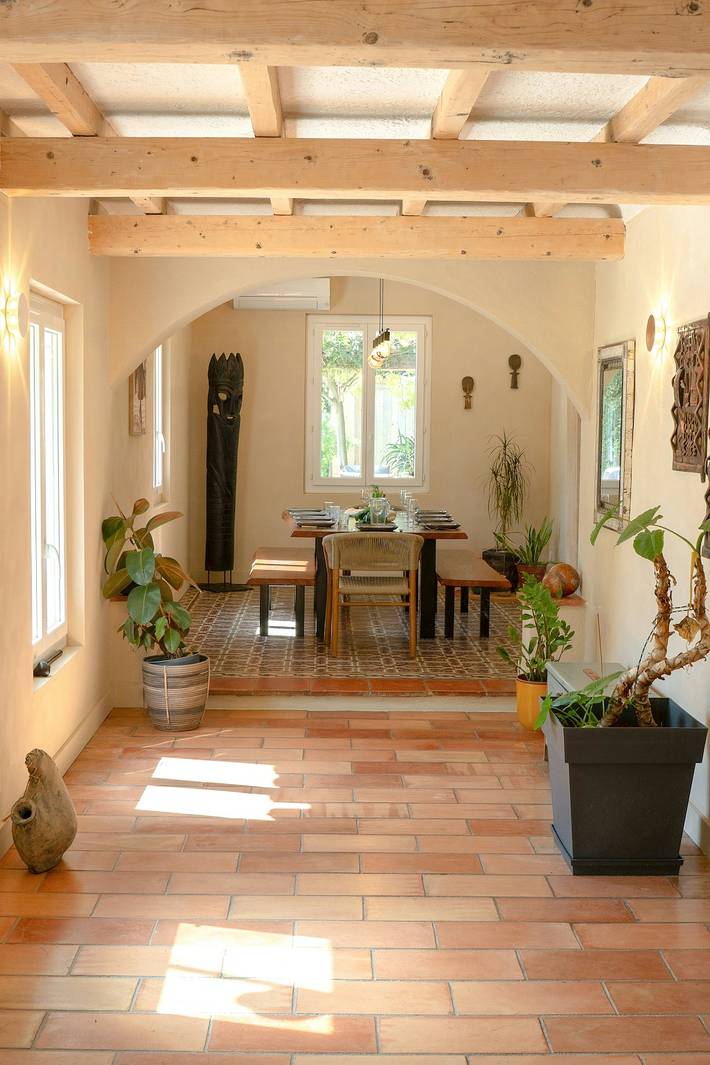 Masía provenzal en plena naturaleza virgen in Frejus, Costa mediterránea (Francia)