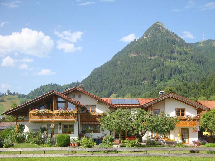 Ferienwohnung für 3 Personen, mit Terrasse und Garten sowie Ausblick in Burgberg im Allgäu