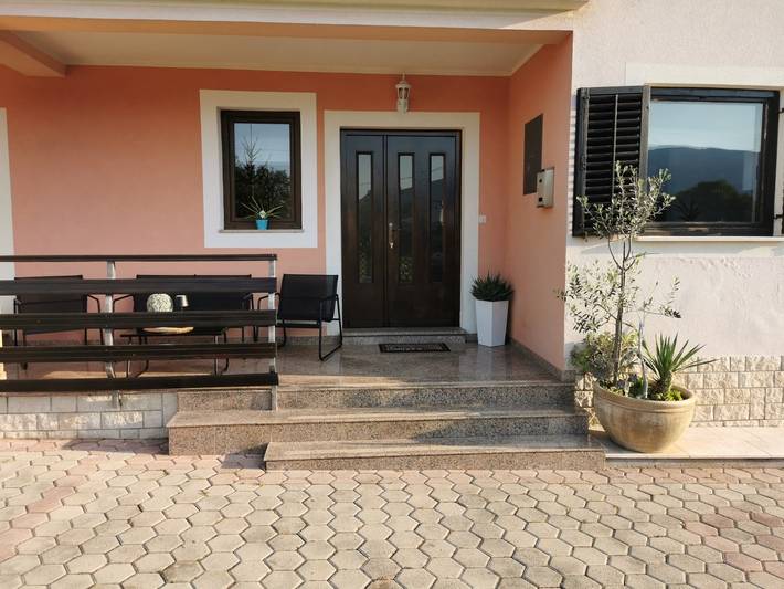 Appartement entier, Appartement de trois chambres avec la terrasse Cepic, Sredisnja Istra -a in Kršan, Côte Est de l'Istrie