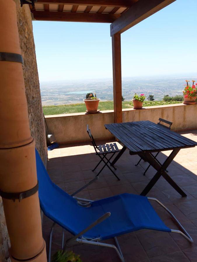Landhaus für 4 Personen, mit Ausblick und Garten sowie Seeblick - 1