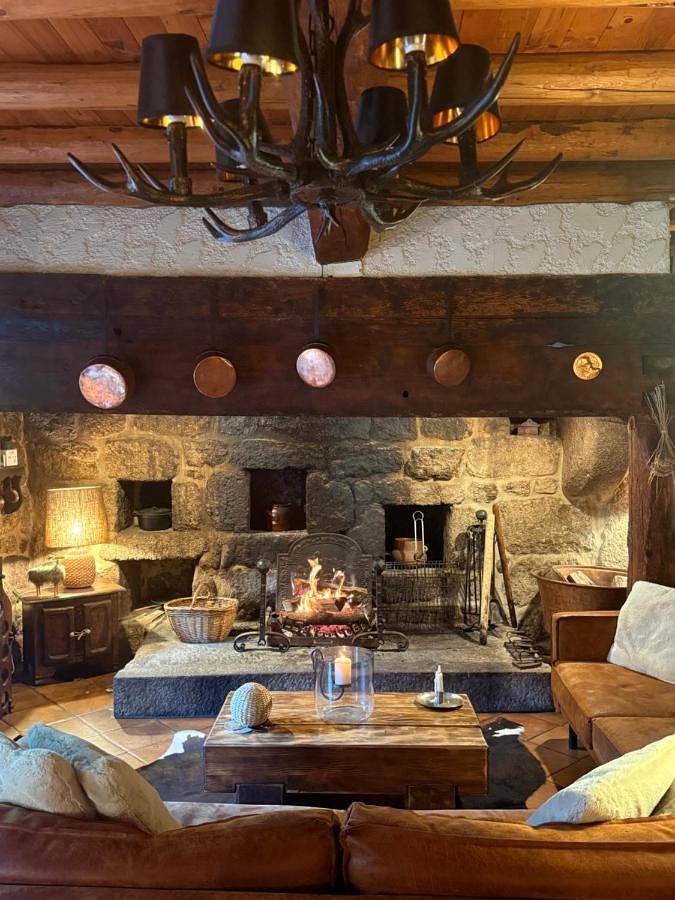 Location de vacances pour 8 personnes, avec vue et jardin à Fontans