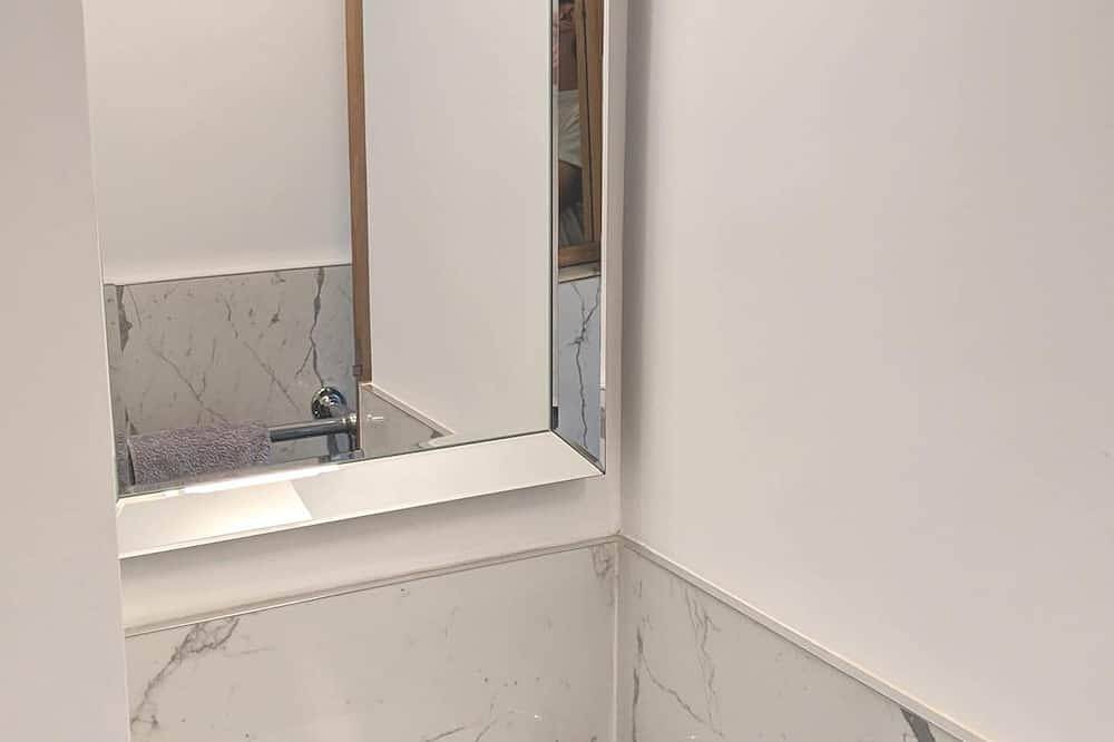 Ensuite Double Room Own Entrance in Art Deco House in Whitstable, Kent