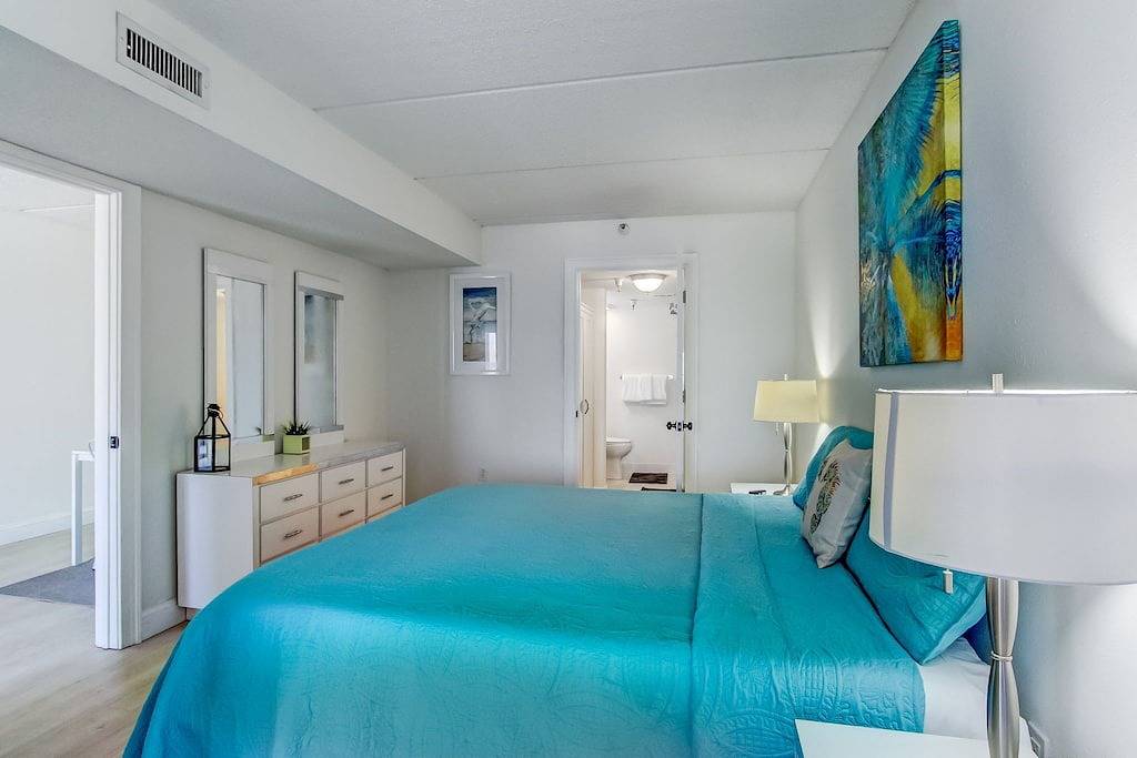 Ganze Wohnung, Oceanfront w/ Pool - Safe, clean and Quiet in Jacksonville Beach, Duval County