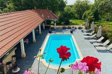 Gîte pour 30 personnes, avec sauna et jardin ainsi que terrasse et jacuzzi dans Haute-Saône