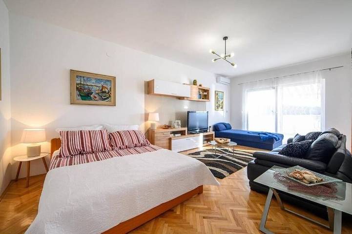 Ganze Wohnung, 1-Zimmer-Ferienwohnung am Strand Zablace, Sibenik in Sibenik, Šibenik-Knin
