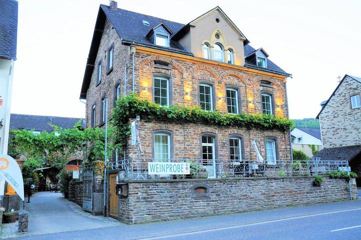 Ferienwohnung für 4 Personen, mit Terrasse und Ausblick in Ernst