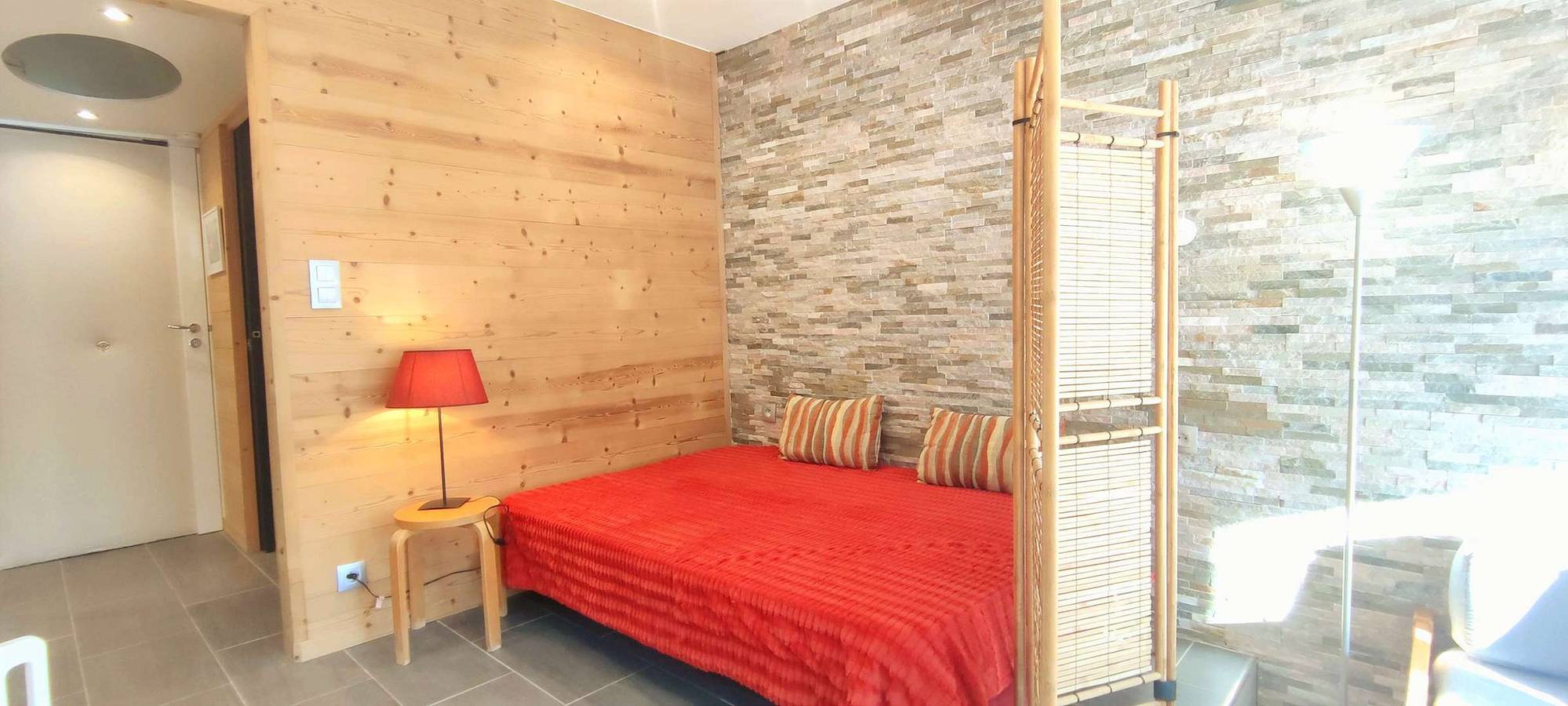 Apartamento vacacional entero, Renovated studio apartment, south-facing balcony – direct access to shopping mall in Isola 2000, Isola