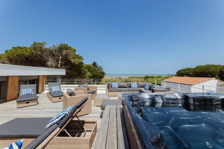 Maison de vacances pour 15 personnes, avec Balcon et Jacuzzi ainsi que Terrasse et Jardin à Saint-Georges-d'Oléron