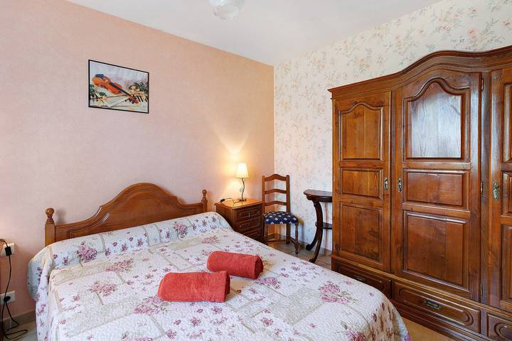 Habitación Eglantier con terraza y jardín compartidos, Wi-Fi in Milhac, Quercy