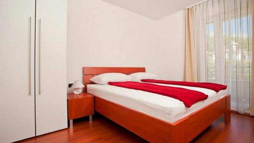 Ferienwohnung für 5 Personen, mit Pool und Terrasse in Brela