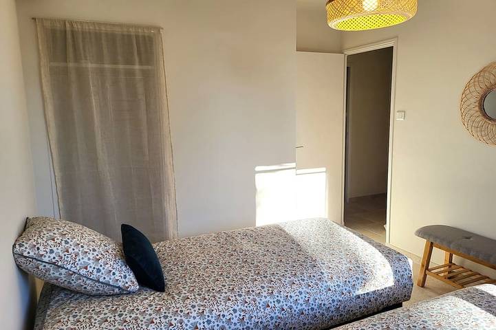 Au centre du village, maison avec beau jardin arboré , piscine chauffée in Saint-Saturnin-lès-Apt, Parc naturel régional du Luberon