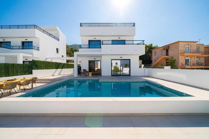 Casa rural para 6 personas, con vistas y terraza además de jardín y piscina en Alfàs del Pi