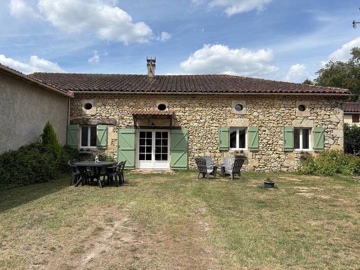 Gîte pour 4 personnes, avec terrasse et jardin, animaux acceptés