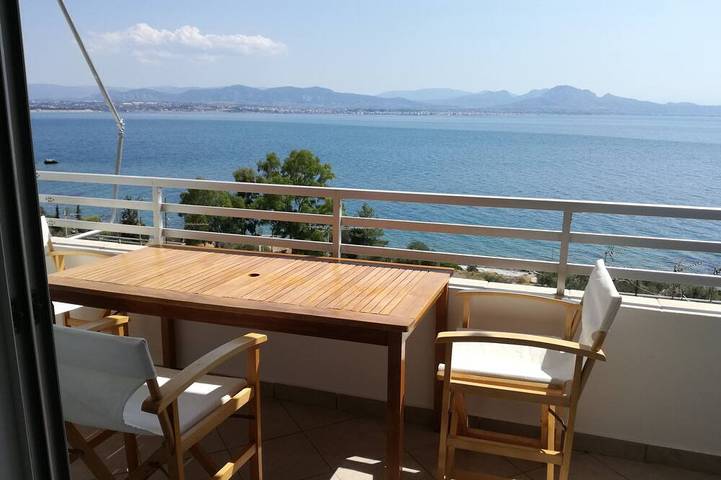 Ferienwohnung für 4 Personen, mit Balkon und Whirlpool in Loutraki