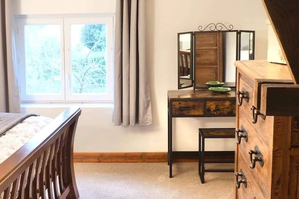 Beautifully converted stable with in-ground pool in Le Dorat, Région de Bellac
