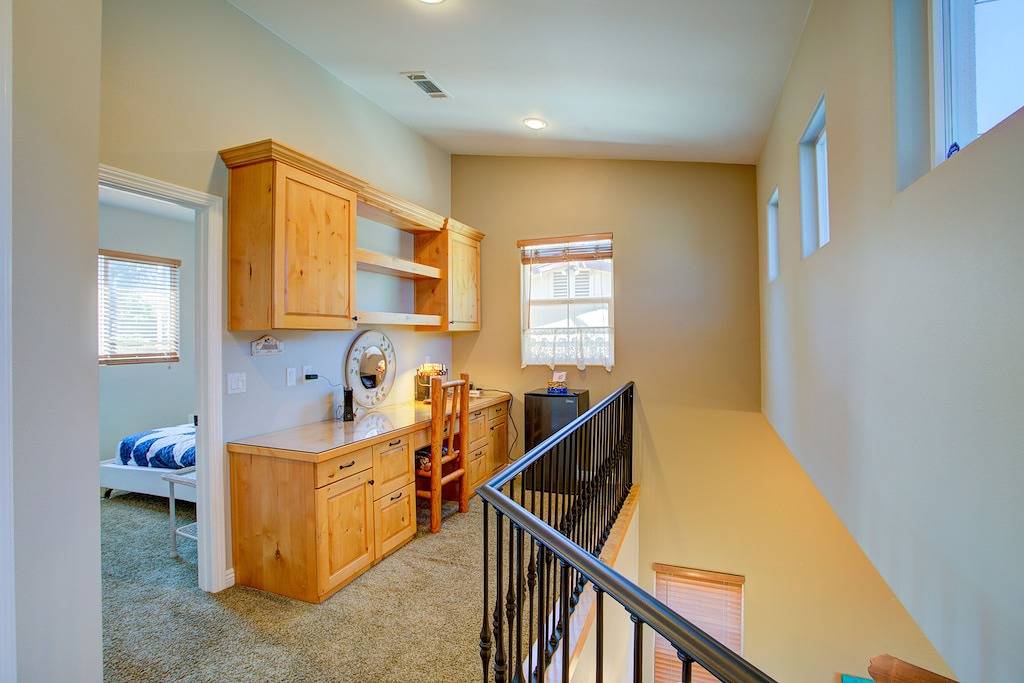 +Lake View House+ Walk to private sandy beach. Private lake access. in Lake Elsinore, Riverside County