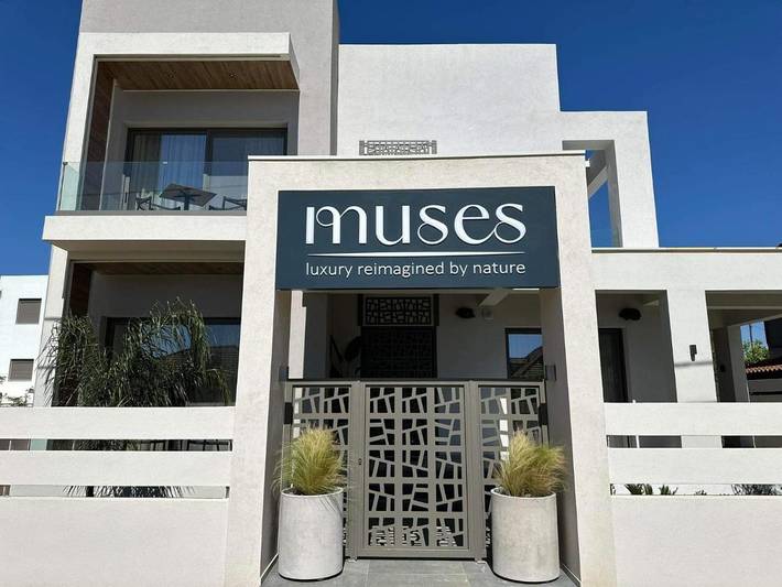Appart’hôtel pour 2 personnes, avec Balcon et Jacuzzi ainsi que Terrasse et Jardin