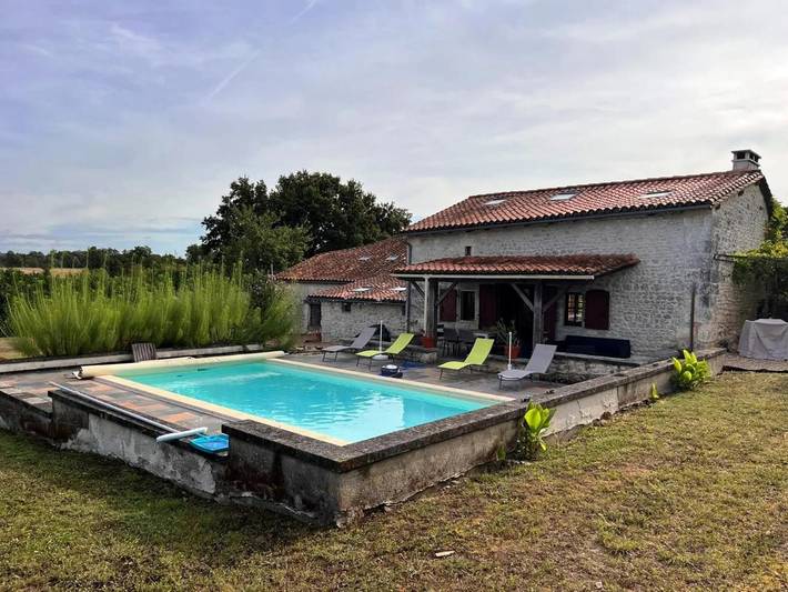 Location de vacances pour 6 personnes, avec piscine et terrasse à Champagne-et-Fontaine - 4