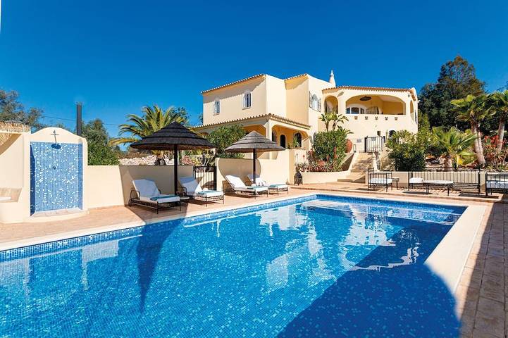 Location de vacances pour 10 personnes, avec jacuzzi et jardin dans Goldra de Baixo