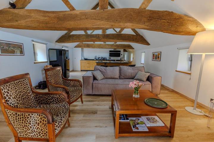 Gîte pour 4 personnes, avec terrasse dans Saint-Denis-de-Vaux