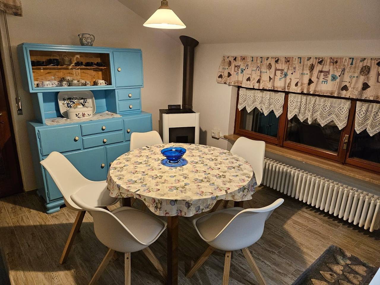 Ganze Wohnung, Ferienhaus 'La Casa di Heidi nelle Dolomiti - 2' mit Bergblick, privatem Garten & Wlan in Pelmostock, Zoppè di Cadore