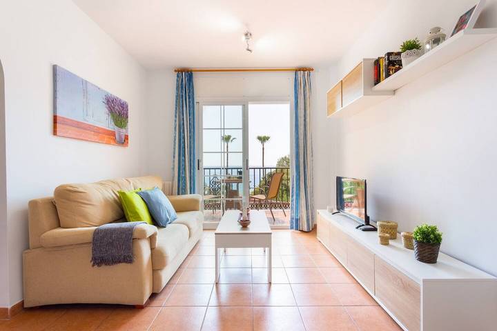 Geheel appartement, Vakantieappartement voor 4 personen met tuin in Urbanización Ladera del Mar, Nerja