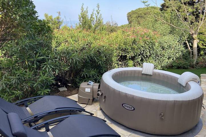 Villa für 6 Personen, mit Garten und Whirlpool sowie Balkon - 1
