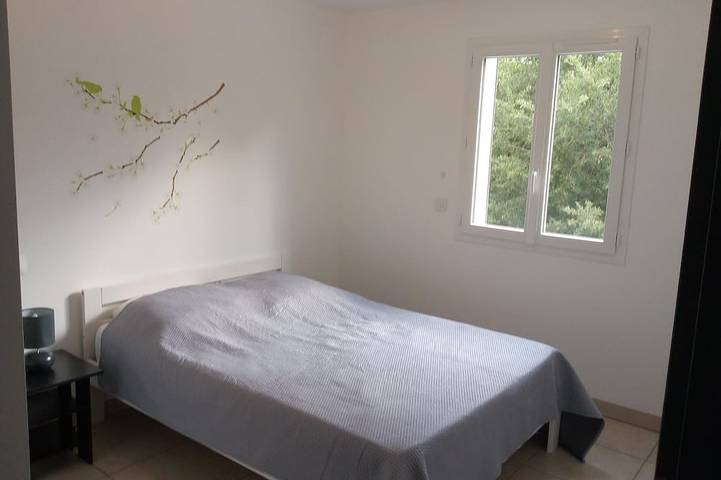 Location de vacances pour 6 personnes, avec jardin et terrasse, animaux acceptés à Saint-Étienne-de-Fontbellon - 3