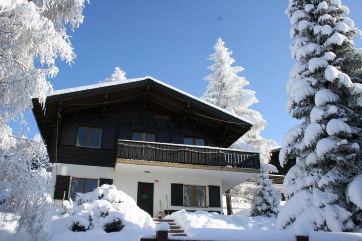 Ferienhaus für 8 Personen, mit Balkon und Terrasse sowie Garten und Ausblick