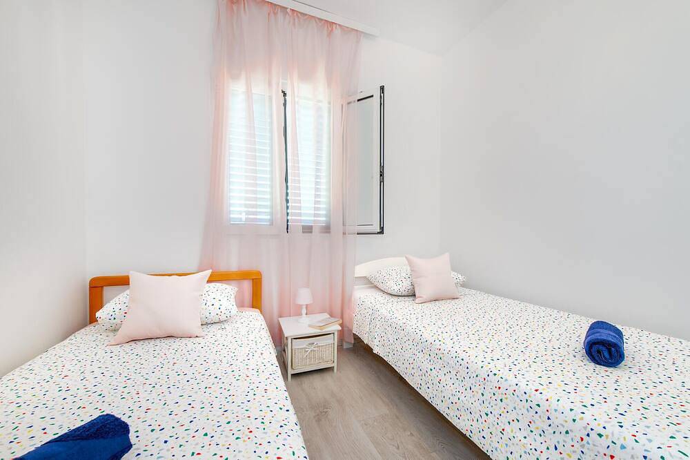 Cozy home in Rogoznica with Wifi in Rogoznica, Šibenik-Knin