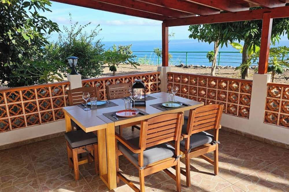 Los Cerrajones: spectacular views from the cliff in Agulo, La Gomera