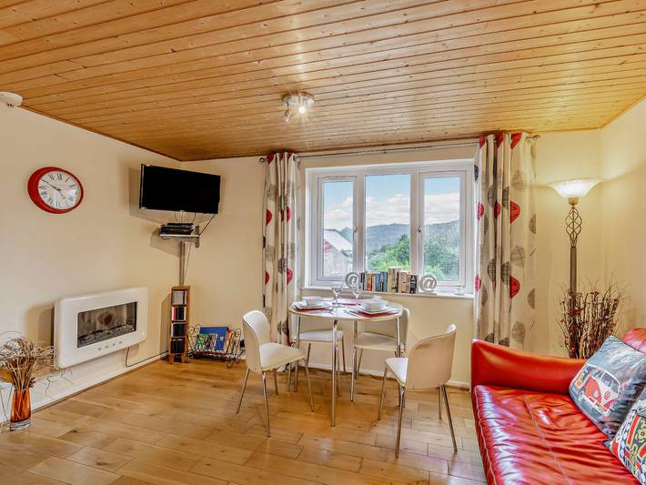 Log cabin for 4 people in Bowness-on-Windermere