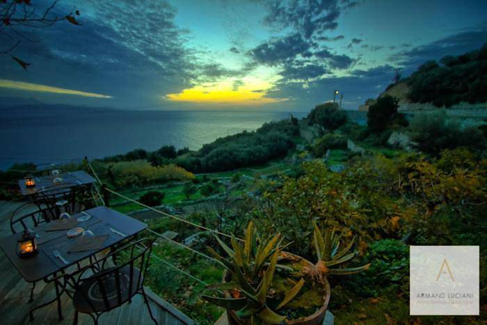 Hôtel pour 4 personnes, avec vue et jardin à Canari - 3