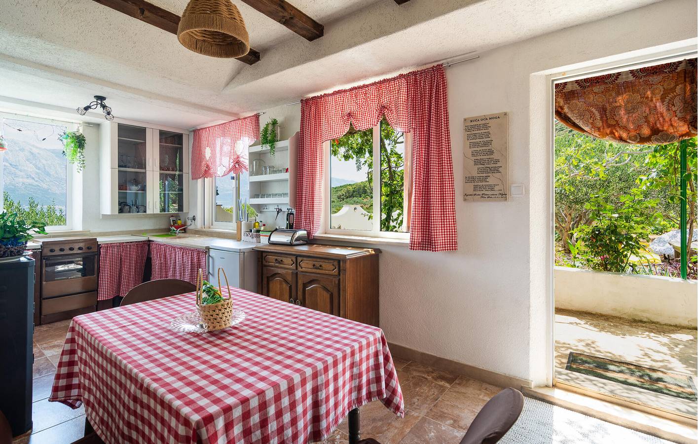 Apartment am Meer mit WLAN, Küche und Parkplatz – 400 m bis zur Küste in Brac
